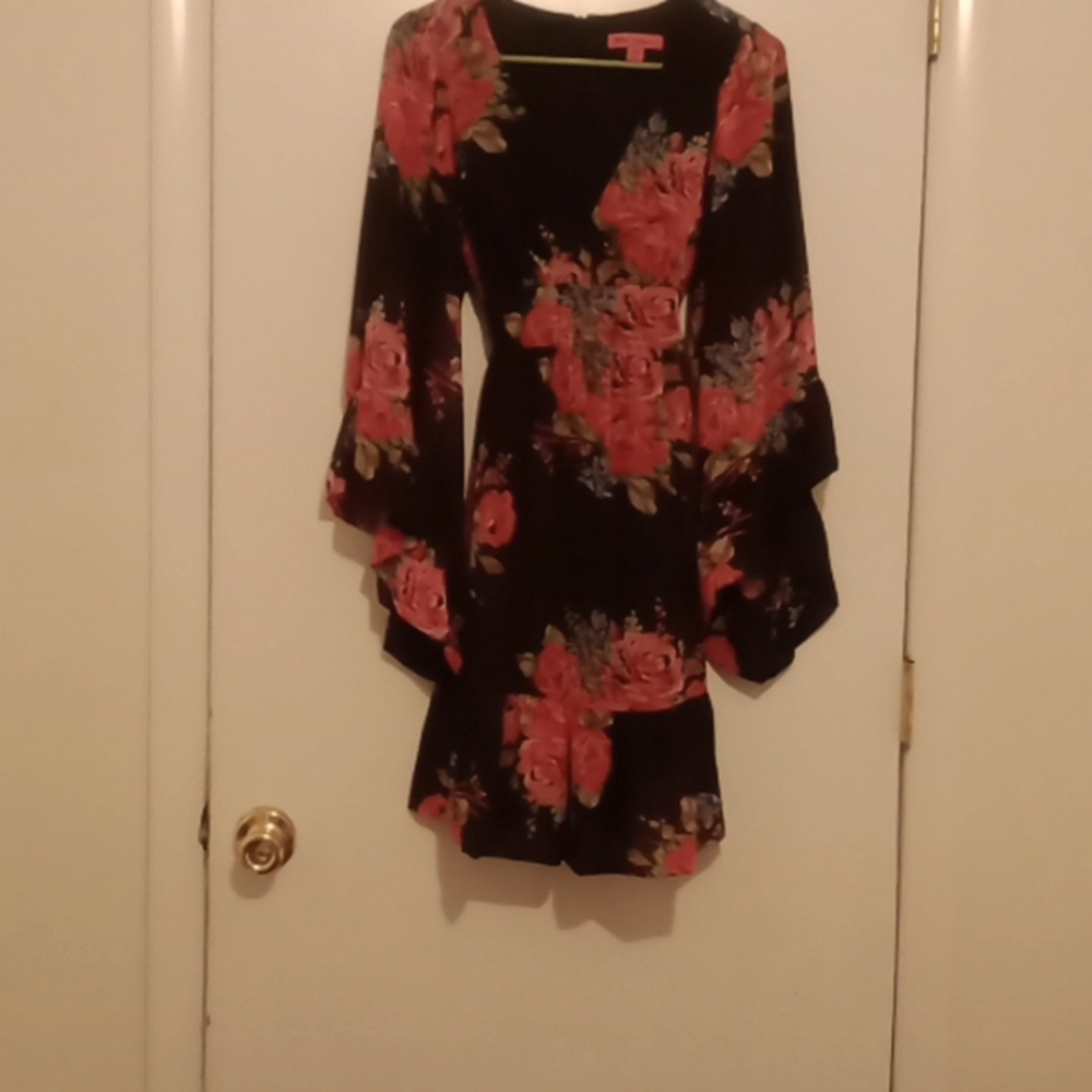 Betsey Johnson bell-sleeved dress